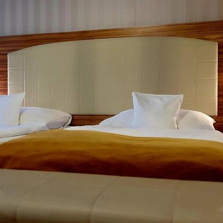 Hotel Okresni Dum Hradec Králové Exteriör bild