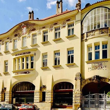 Hotel Okresni Dum Hradec Králové Exteriör bild