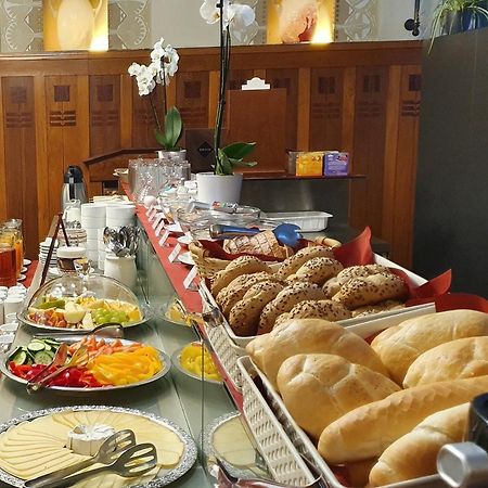 Hotel Okresni Dum Hradec Králové Exteriör bild