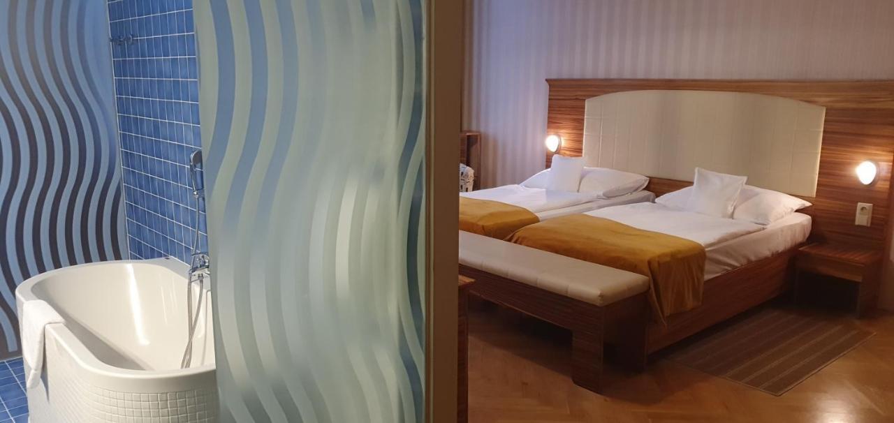 Hotel Okresni Dum Hradec Králové Exteriör bild