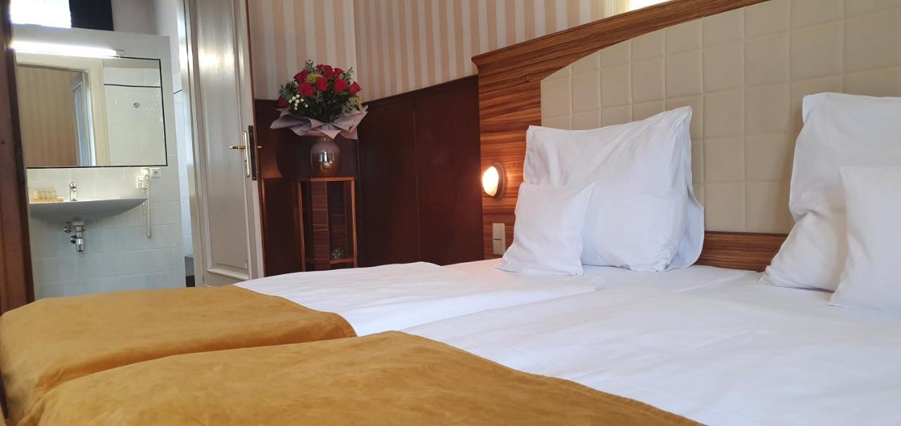 Hotel Okresni Dum Hradec Králové Exteriör bild