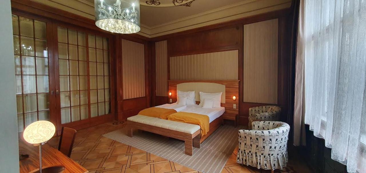 Hotel Okresni Dum Hradec Králové Exteriör bild