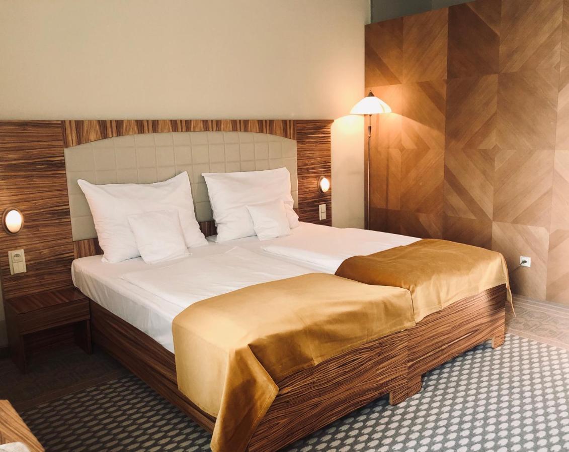 Hotel Okresni Dum Hradec Králové Exteriör bild